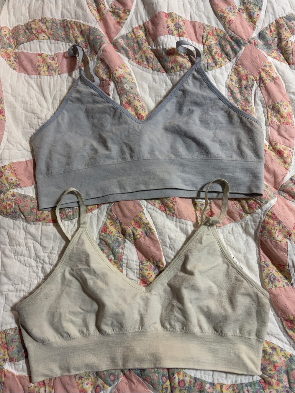 Branwyn Seamless V-Neck Bralette - Gray and Cream